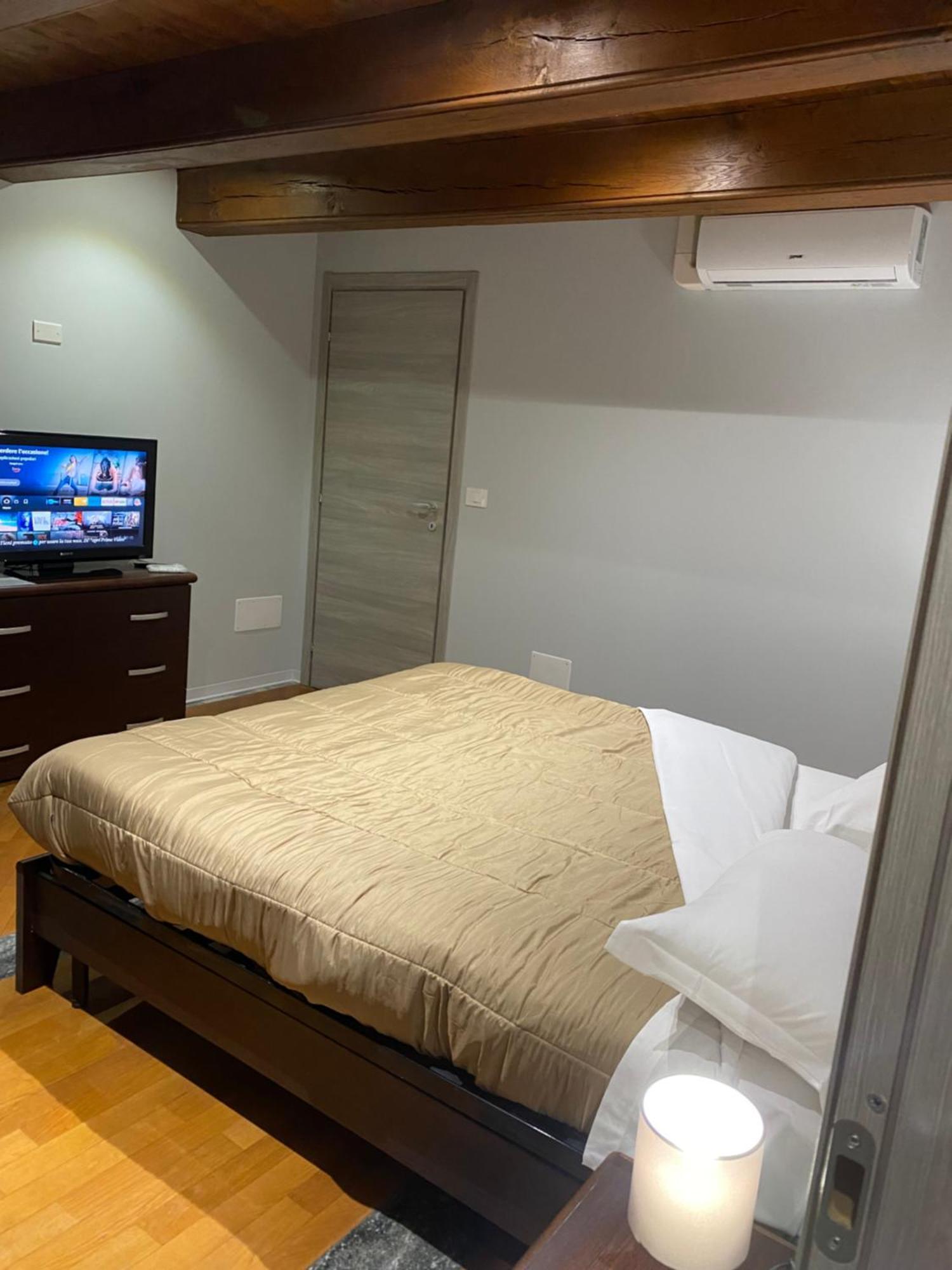 La Casa Di Cate & Adry Bed & Breakfast Envie Екстериор снимка