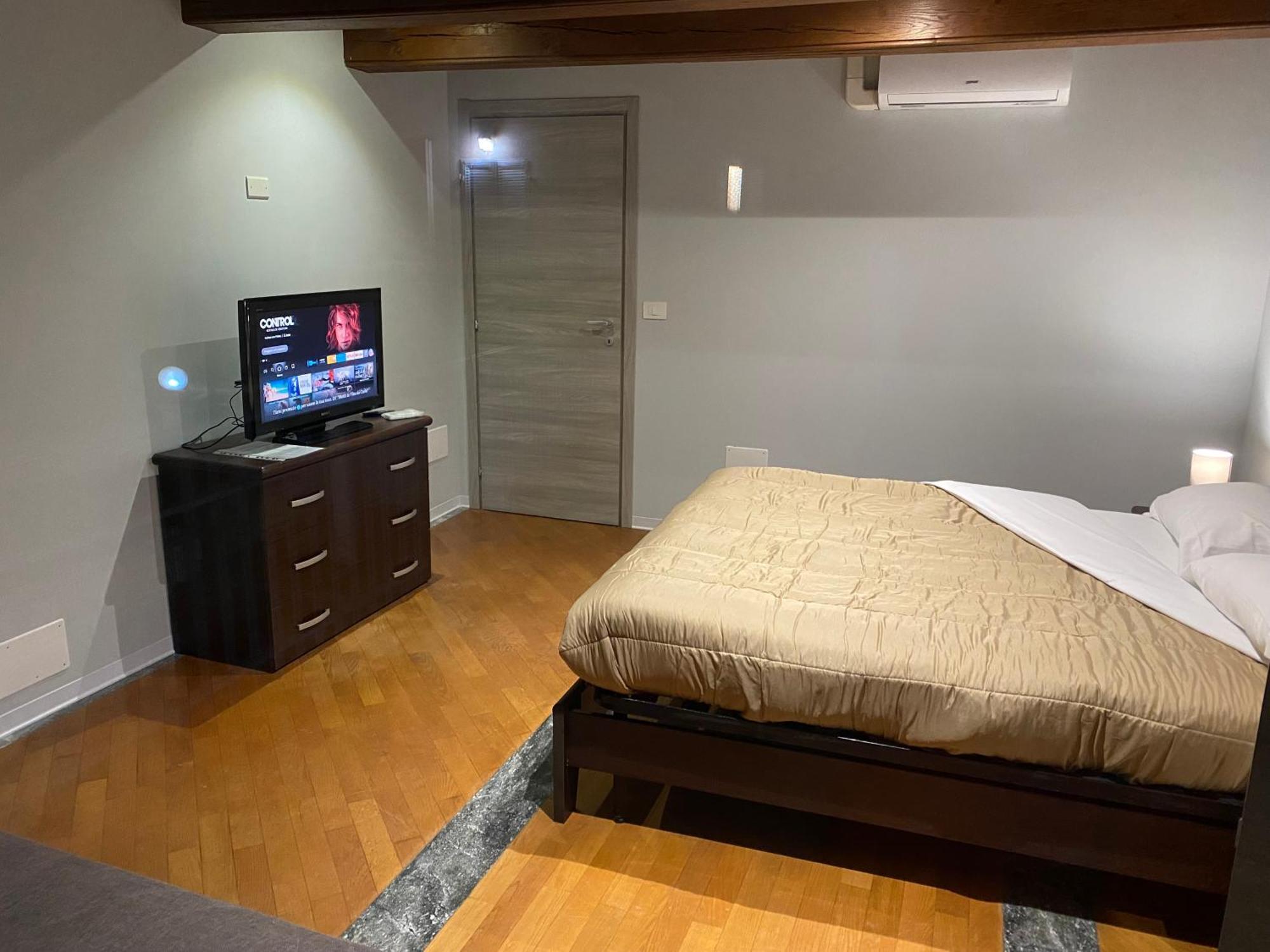 La Casa Di Cate & Adry Bed & Breakfast Envie Екстериор снимка
