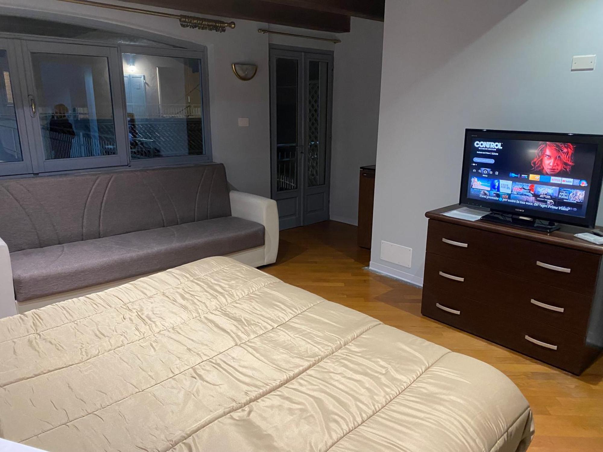La Casa Di Cate & Adry Bed & Breakfast Envie Екстериор снимка