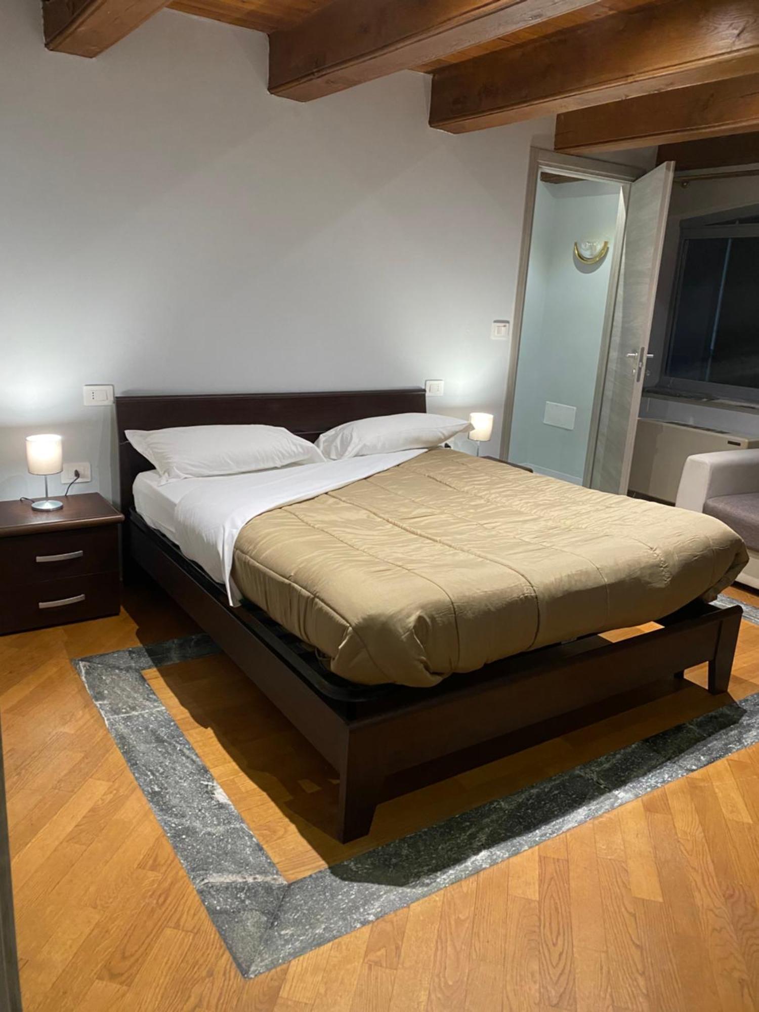La Casa Di Cate & Adry Bed & Breakfast Envie Екстериор снимка