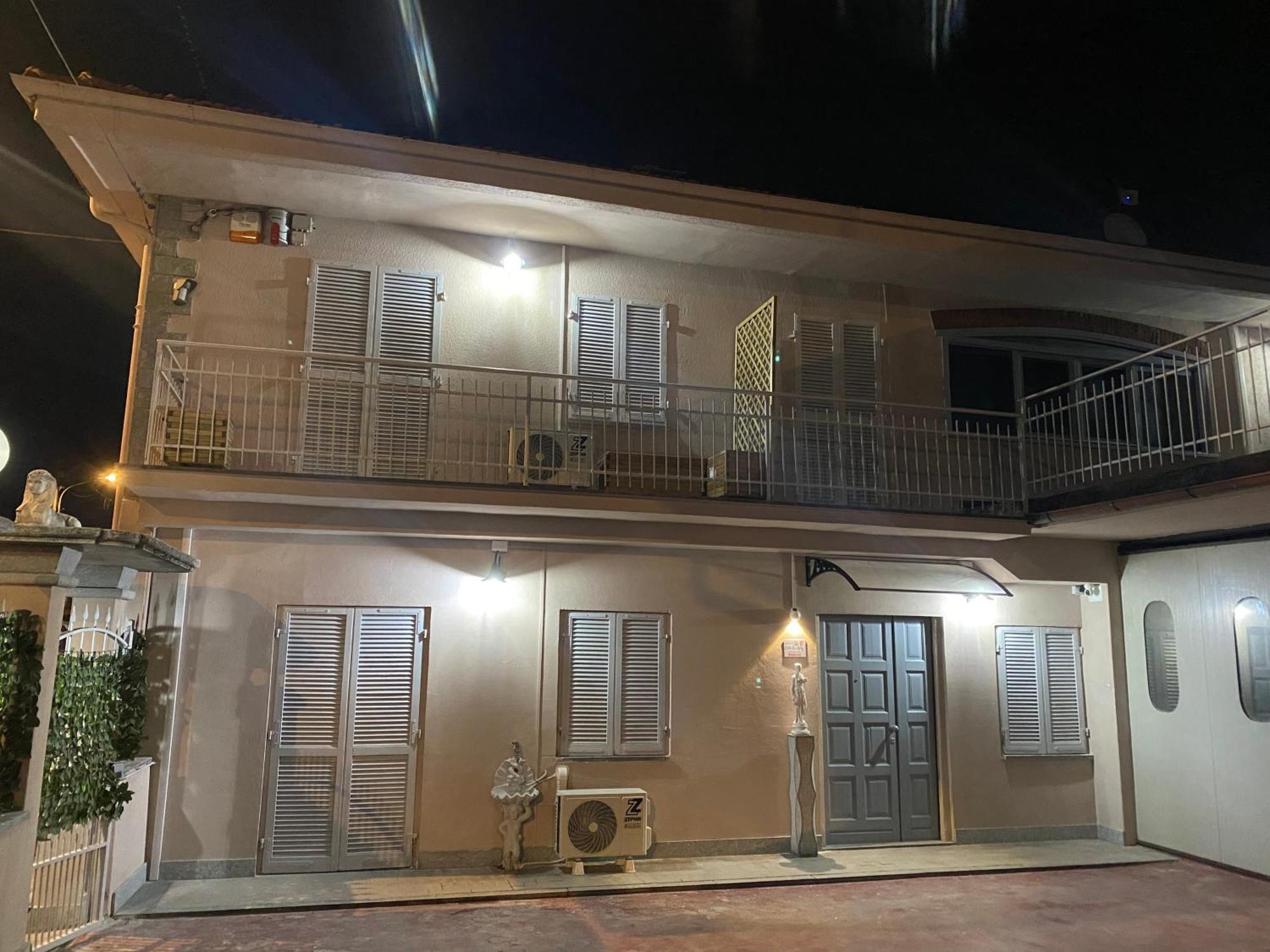 La Casa Di Cate & Adry Bed & Breakfast Envie Екстериор снимка