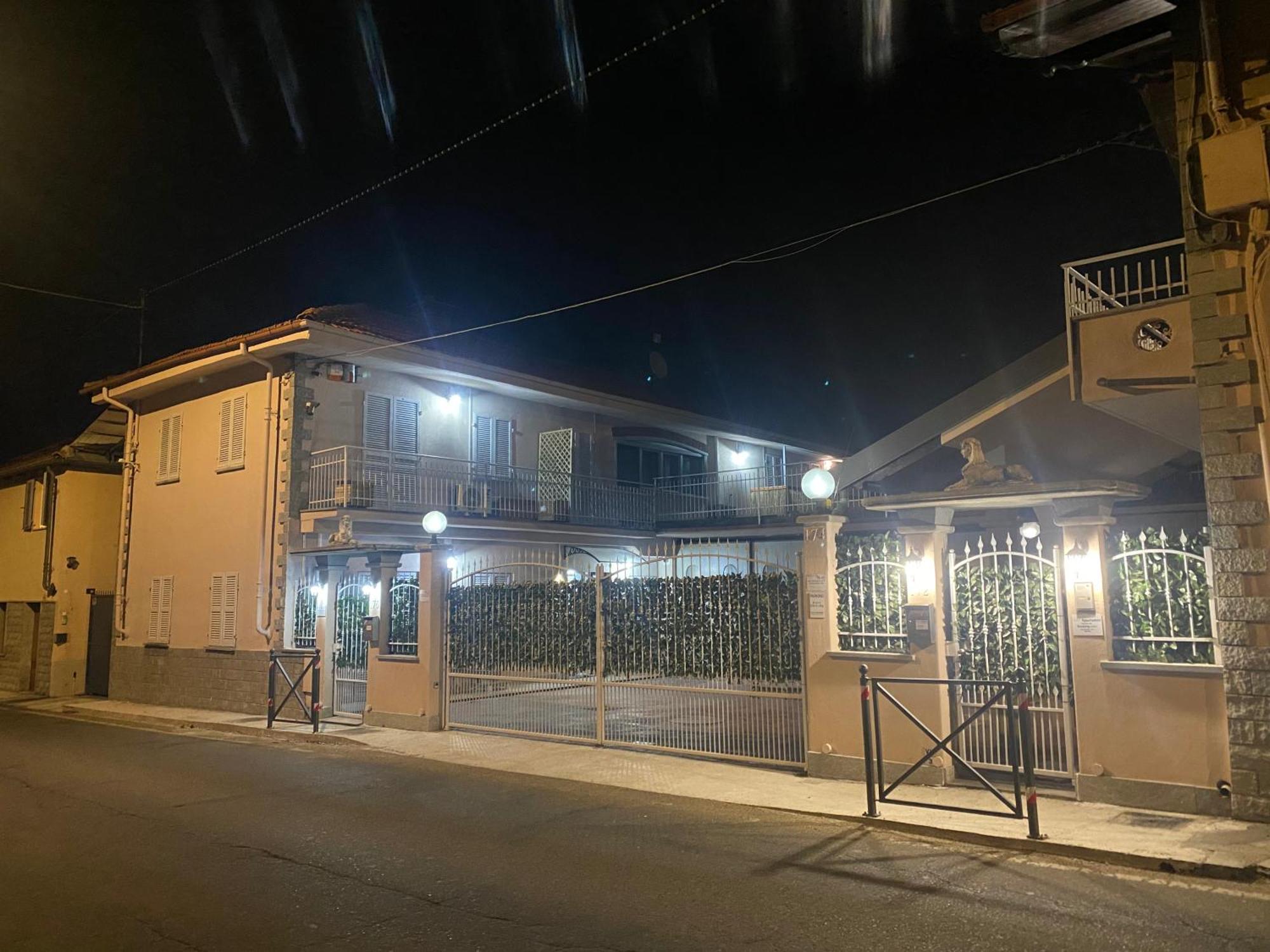 La Casa Di Cate & Adry Bed & Breakfast Envie Екстериор снимка