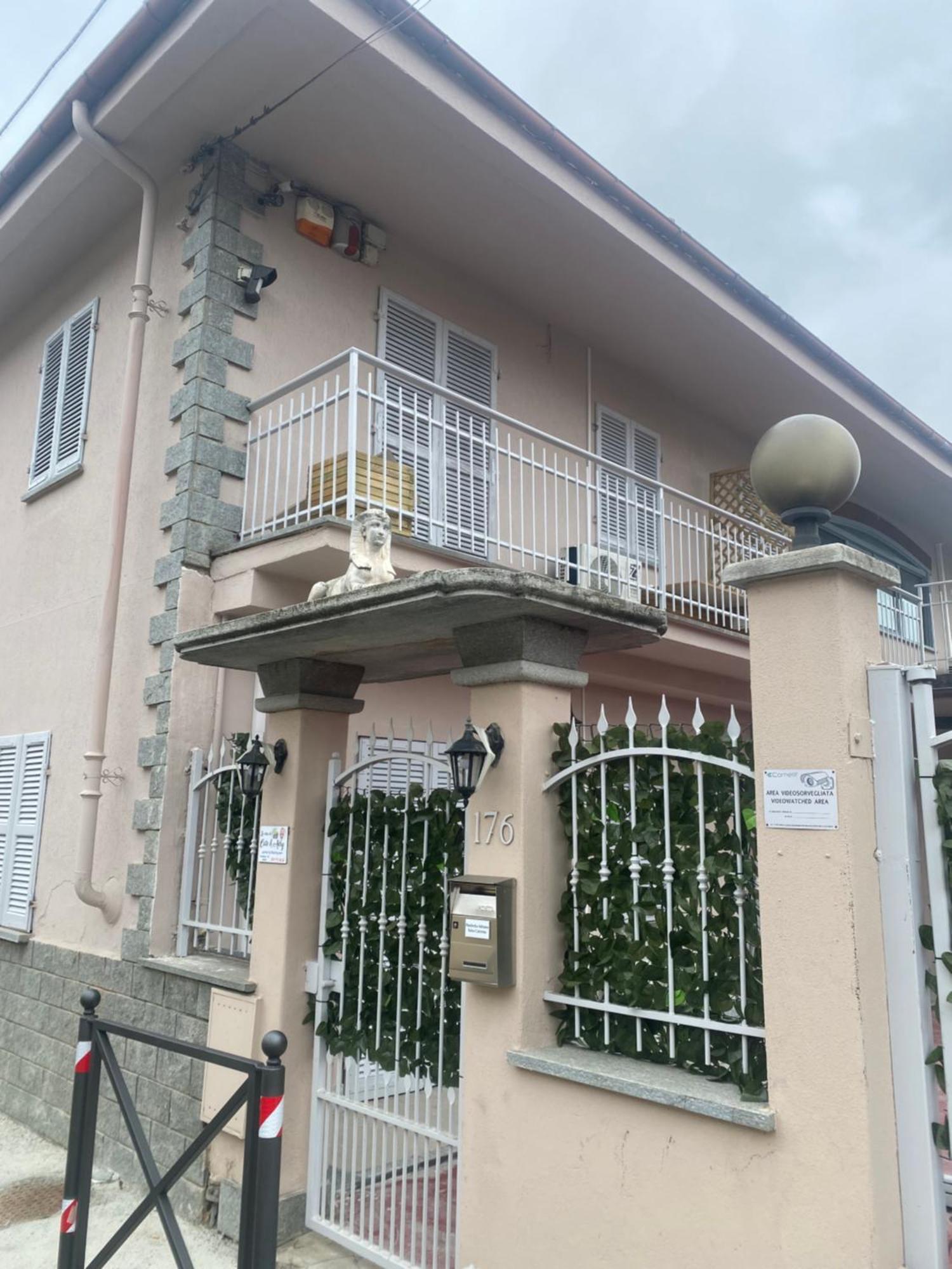 La Casa Di Cate & Adry Bed & Breakfast Envie Екстериор снимка