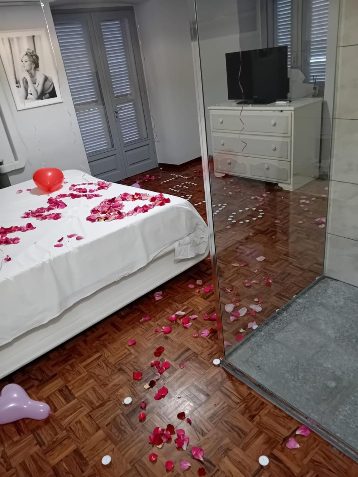 La Casa Di Cate & Adry Bed & Breakfast Envie Екстериор снимка